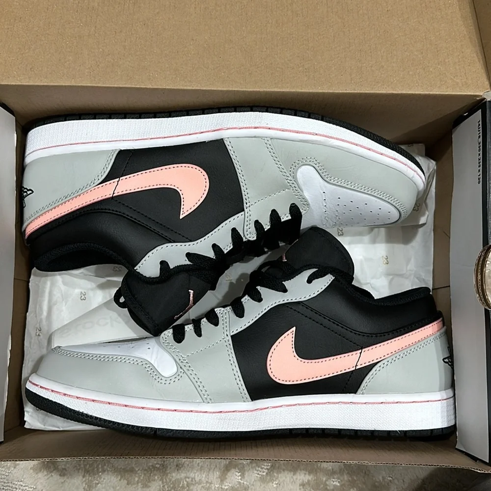 Air Jordan 1 Low- M 11 - worn inside once! No flaws. Black, grey, pink, white - Picture 2 of 12